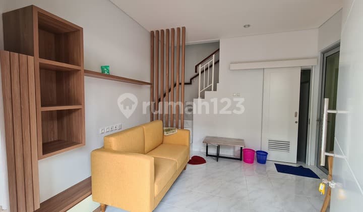 Rumah 2 Lantai Bagus Furnished di Zuma At Malibu, Tangerang