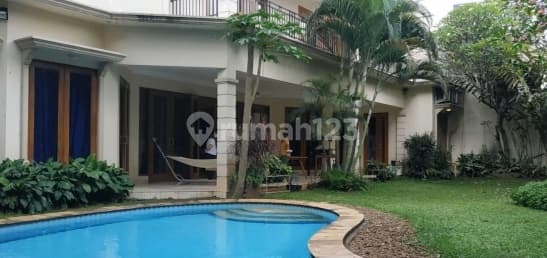 Dijual Rumah Mewah di Kemang Jakarta Selatan Semi Furnished
