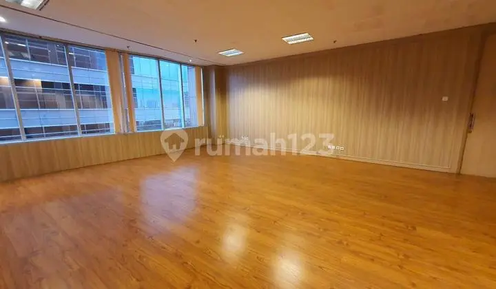 Perkantoran di Sudirman 300.0 M² Furnished
