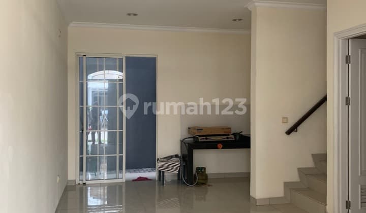 Rumah Sangat Bagus Dekat Danau Kamar 3+1