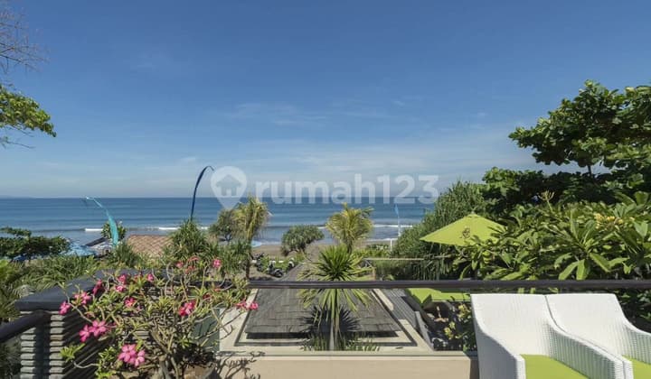 Villa Rumah Pinggir Pantai Furnished Bagus SHM - Sertifikat Hak Milik di Seminyak