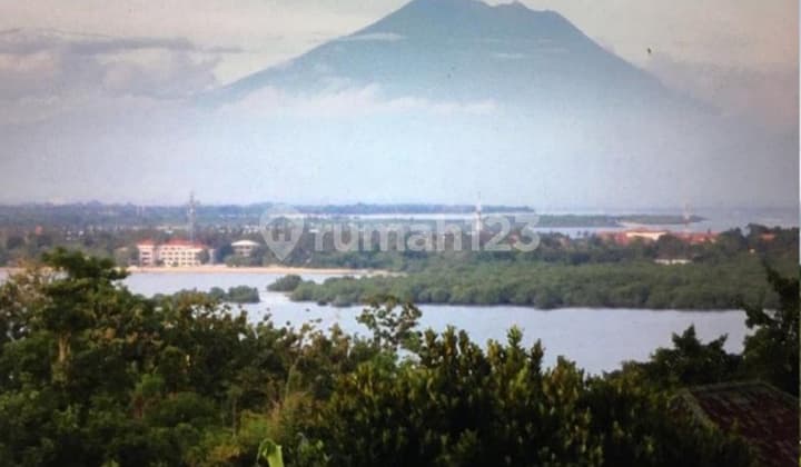 Villa Rumah 3 Lantai Furnished Bagus SHM - Sertifikat Hak Milik di Nusa Dua