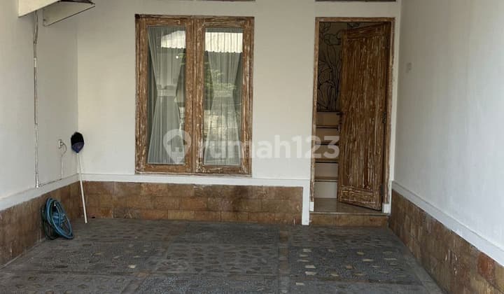 Rumah 3 Lantai Unfurnished Bagus SHM - Sertifikat Hak Milik di Sidakarya