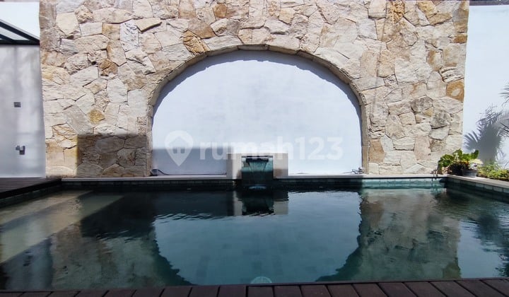 Villa Sewa 20 Tahun Unfurnished Baru SHM - Sertifikat Hak Milik di Kerobokan