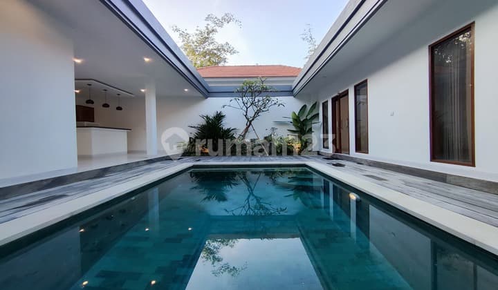 Rumah Semi Villa Unfurnished Baru Sewa Tahunan SHM - Sertifikat Hak Milik di Umalas