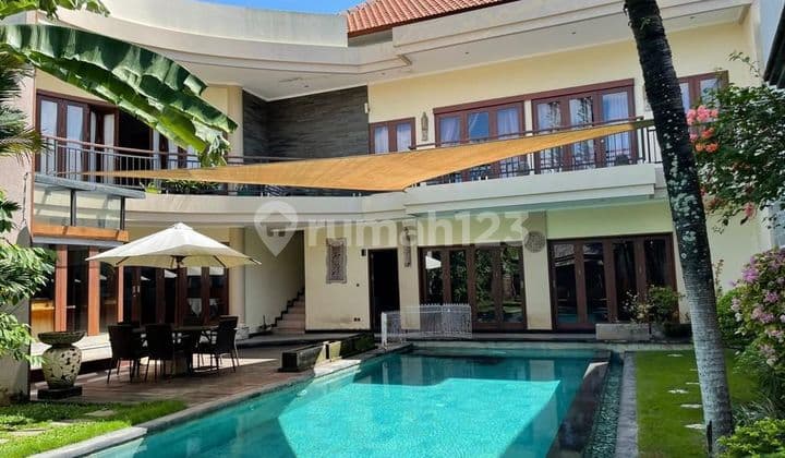 BEAUTIFUL LOCATION!! Modern Villa LUXURY FACILITIES in Lower Jimbaran, Near MCD and KFC
