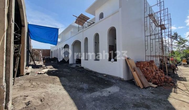 LOKASI CANTIK!! BRAND NEW Villa di SENTRAL BUMBAK UMALAS, Dekat Sinnamon