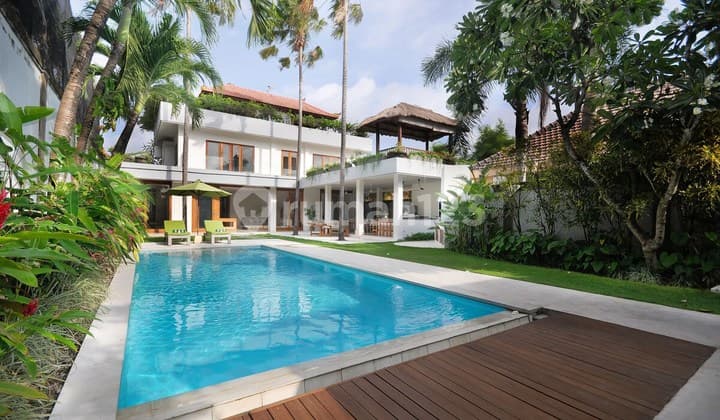 DEKAT PANTAI! Villa Modern JALAN UTAMA BERAWA, DEKAT BEACH CLUB