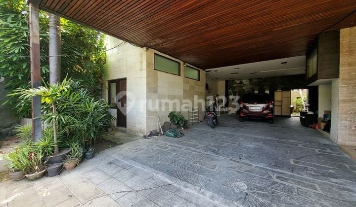 Rare!! Near Beach!! Villa Need Renovation In Petitenget Area, Near Restaurants, Cafes, Etc