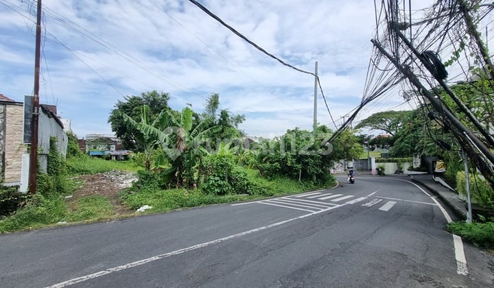Corner Lot for Commercial!! 12 Are of Land on Petitenget Main Road