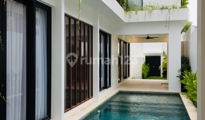 LOKASI CANTIK!! VIlla MODERN SIAP RENTAL di UMALAS, Kerobokan