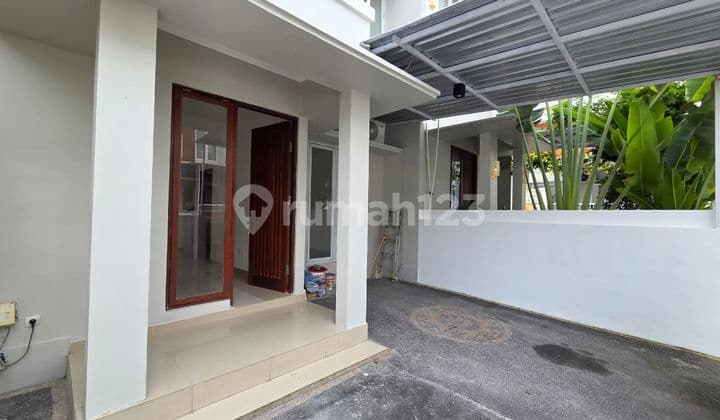 Dijual - Rumah Minimalis Modern di Grand Srikandi Mansion, Munggu