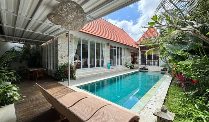 Dijual Cepat Villa Mewah di Bumbak, Umalas - Bali