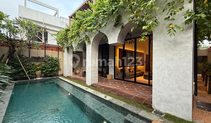 Villa Freehold Dijual atau Disewakan, Dekat ke Pantai, Seminyak