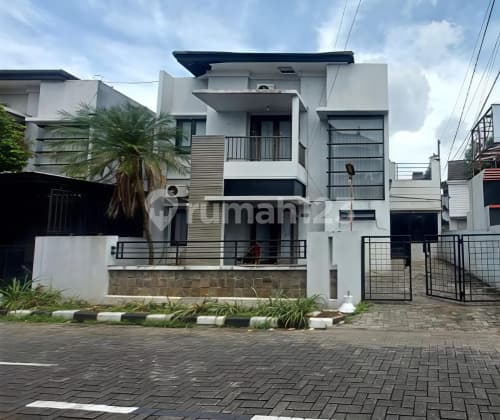 Rumah Bagus Dua Lantai Siap Huni di Pedurungan A5201