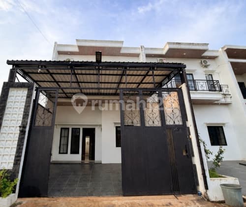 Rumah Dua Lantai Bagus Siap Huni di Tembalang A5444