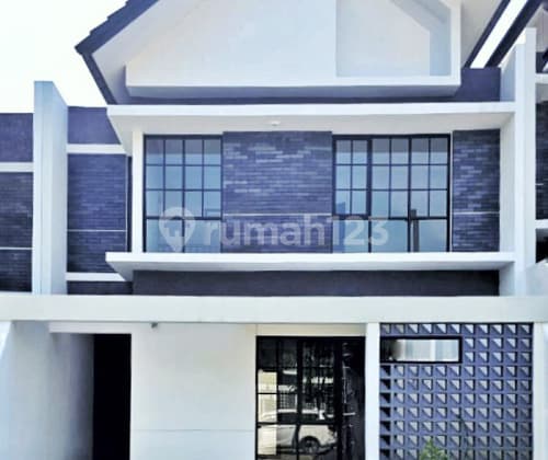 Rumah Dua Lantai Bagus Strategis di Bsb Mijen A5351