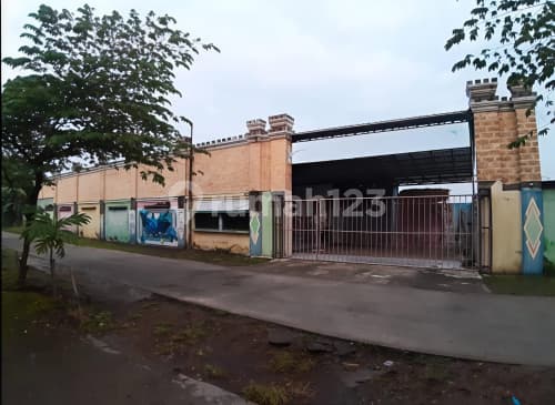 Tempat Usaha Siap Pakai Ada Kolam Renang di Kwangen Sragen A5175