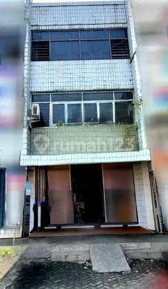 Ruko Tiga Lantai Siap Pakai di Semarang Utara A5297