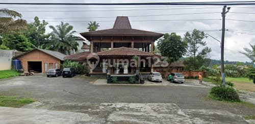 Villa dan Resto Siap Pakai Bagus Strategis di Karang Anyar A