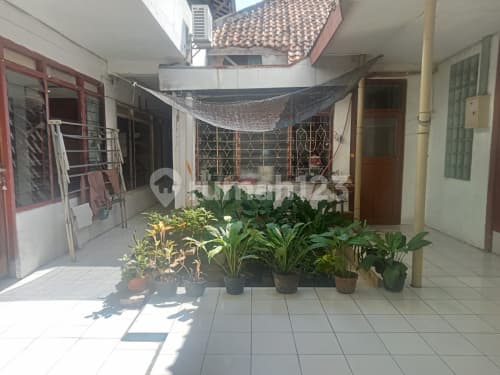 Strategically Located Spacious House Near City Center in East Semarang A5572