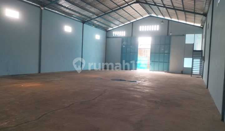 Gudang, di Bantar Gebang,