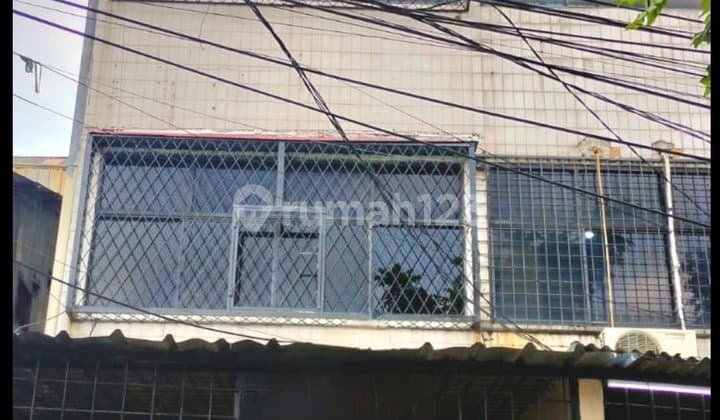 Ruko, di Gajah Mada,