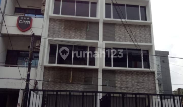 Ruko, di Gunung Sahari,