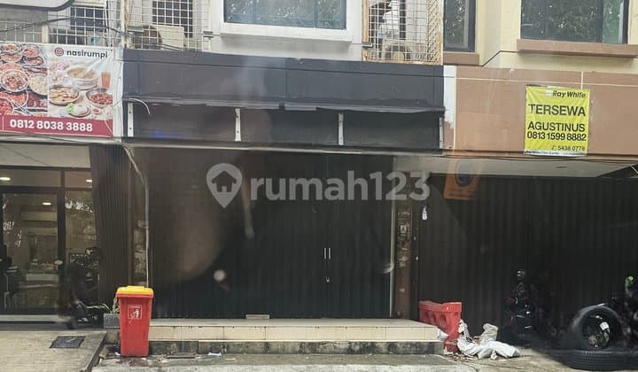 Ruko, di Kelapa Gading,