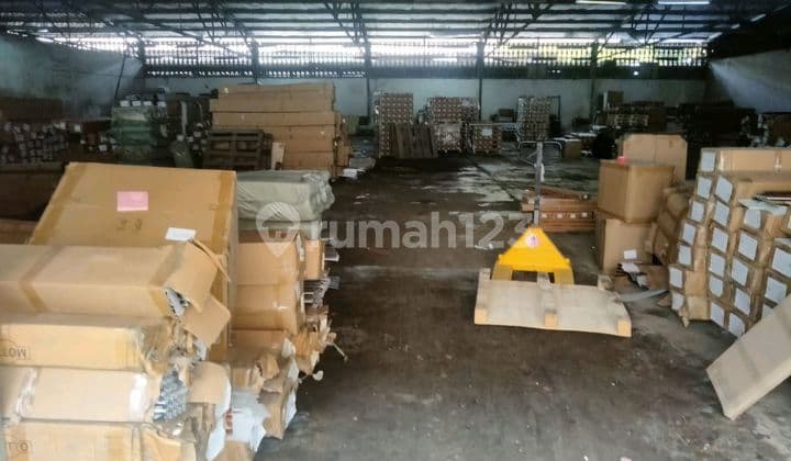 There are 4 stocks: warehouse 100m2, 200m2, 500m2, and 600m2.