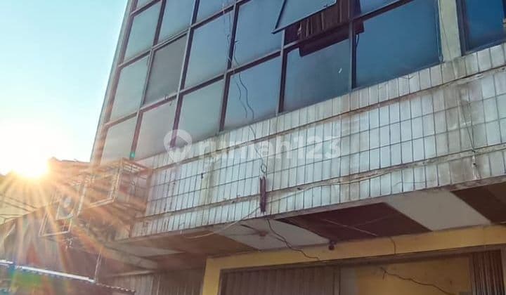 Vacant Shop House in Central Jakarta For Quick Sale