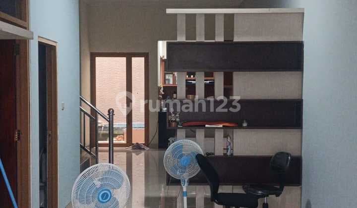 Rumah Sunter Pinggir Jalan