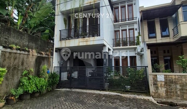 Rumah 3 Lantai Siap Huni Harga Menarik di Bintaro Sektor 5