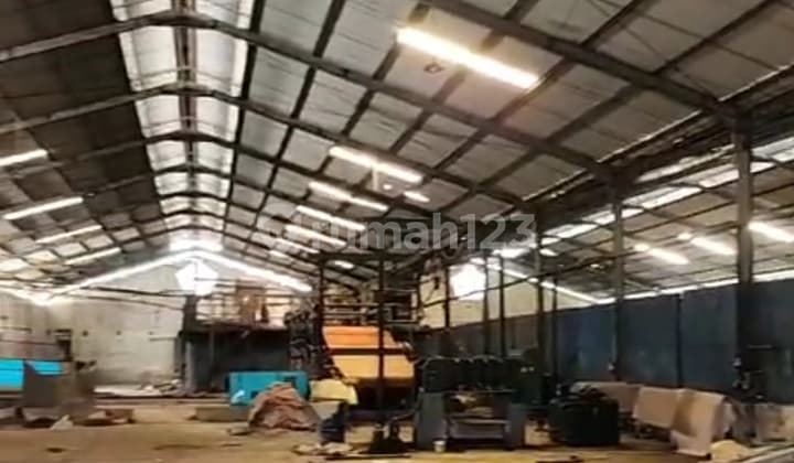 S. Pasuruan. Gunung Gangsir Warehouse. Beji