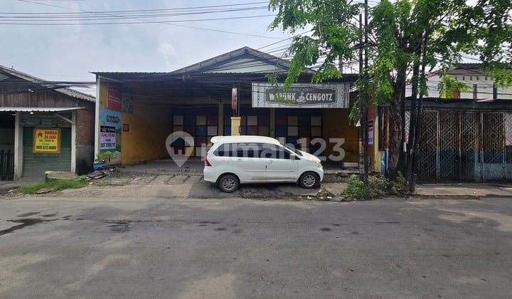 Manukan Kulon. Wonorejo. Komersial Area.