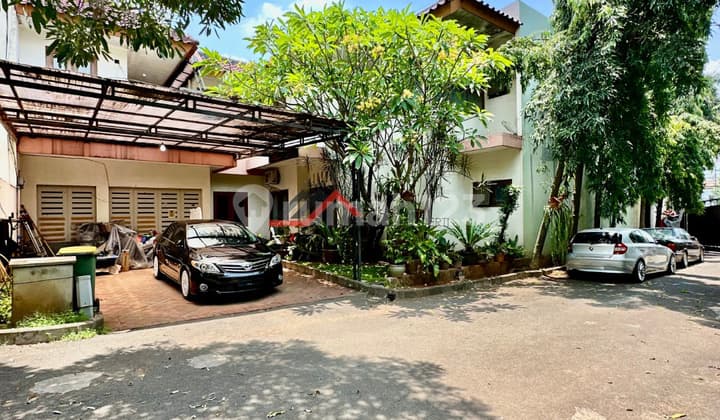 Rumah Cantik Nuansa Bali Dalam Town House di Lebak Bulus