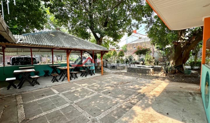 Rumah Lama Siap Huni Halaman Luas Di Lebak Bulus