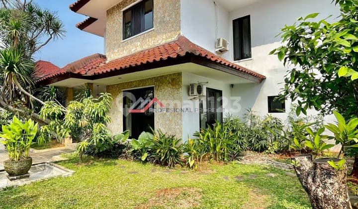 Rumah Modern Tropical Siap Huni Di Kemang