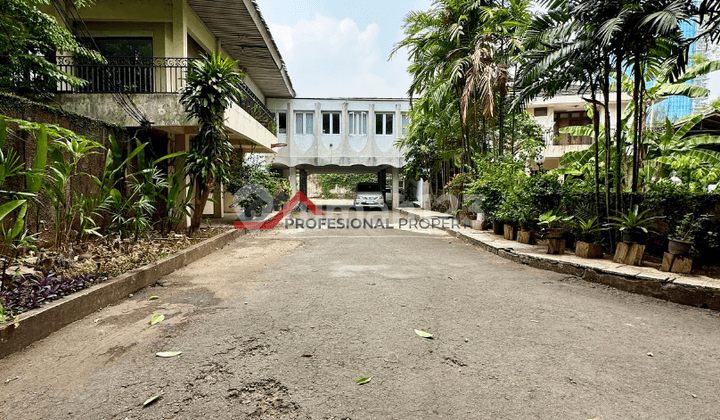 Rumah Lama di Lingkungan Elit Kuningan Jakarta Selatan