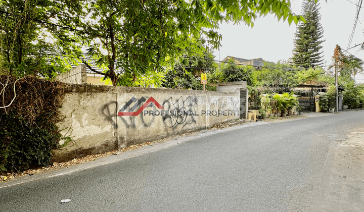 Rumah Tua Hitung Tanah Lokasi Strategis di Cilandak