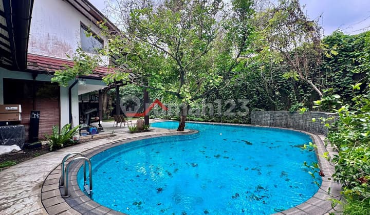 Rumah Siap Huni Strategis Lingkungan Tenang di Kemang