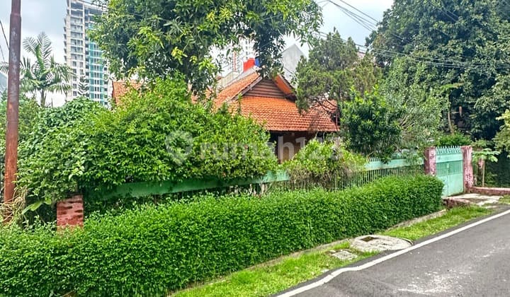 Rumah Lama Dalam Komplek Akses Dekat Tol Simatupang