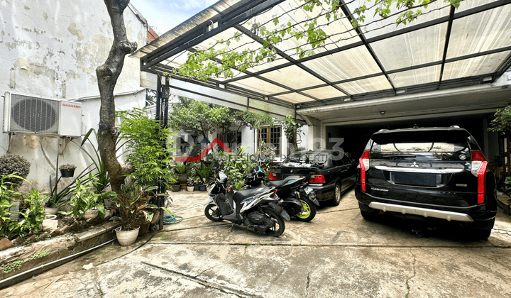 Rumah Murah Zona Komersil Strategis Area Bisnis di Kemang Raya