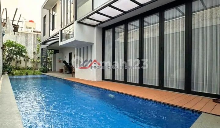 Rumah Mewah Siap Huni di Area Cilandak, Jakarta Selatan