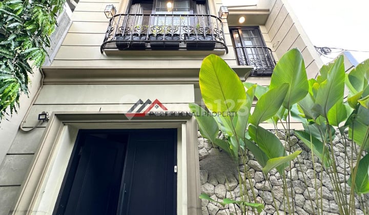 Rumah American Classic Dalam Komplek di Cipete