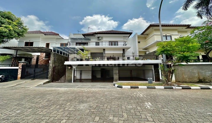 Rumah Bagus Renovasi Dalam Komplek Besar
