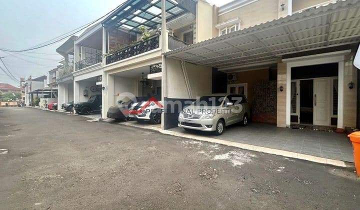 Rumah Minimalis Dalam Town House Di Lebak Bulus
