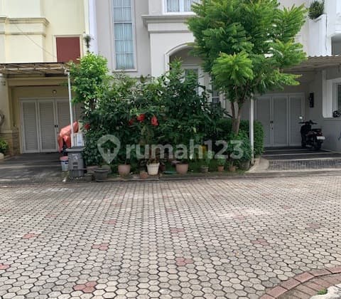 Luxury cluster house, quiet near BINUS Kemanggisan, and guaranteed flood-free.