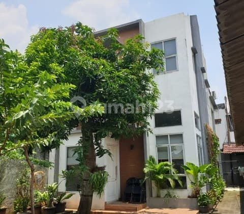 rumah taman siap huni di tengah kota untuk tinggal dan usaha di kedoya