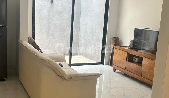 Rumah Semi Furnish di Azalea Dekat Mal Sms Serpong